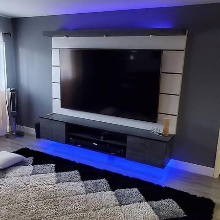 Fully Furnished, Beautiful, Spacious Two Bedroom Condo Lauderhill Kültér fotó