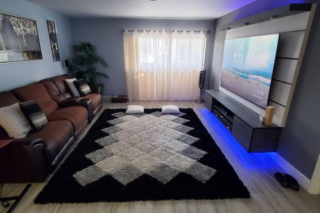 Fully Furnished, Beautiful, Spacious Two Bedroom Condo Lauderhill Kültér fotó