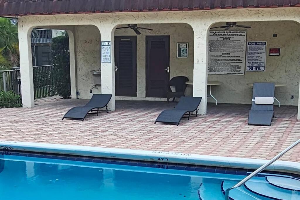 Fully Furnished, Beautiful, Spacious Two Bedroom Condo Lauderhill Kültér fotó