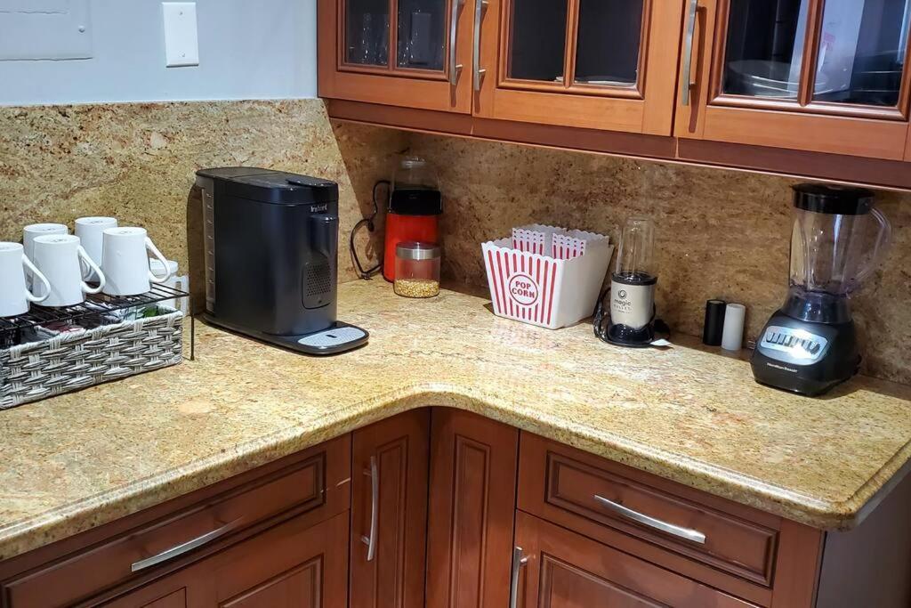 Fully Furnished, Beautiful, Spacious Two Bedroom Condo Lauderhill Kültér fotó