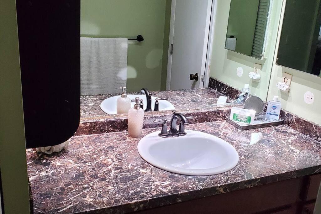 Fully Furnished, Beautiful, Spacious Two Bedroom Condo Lauderhill Kültér fotó