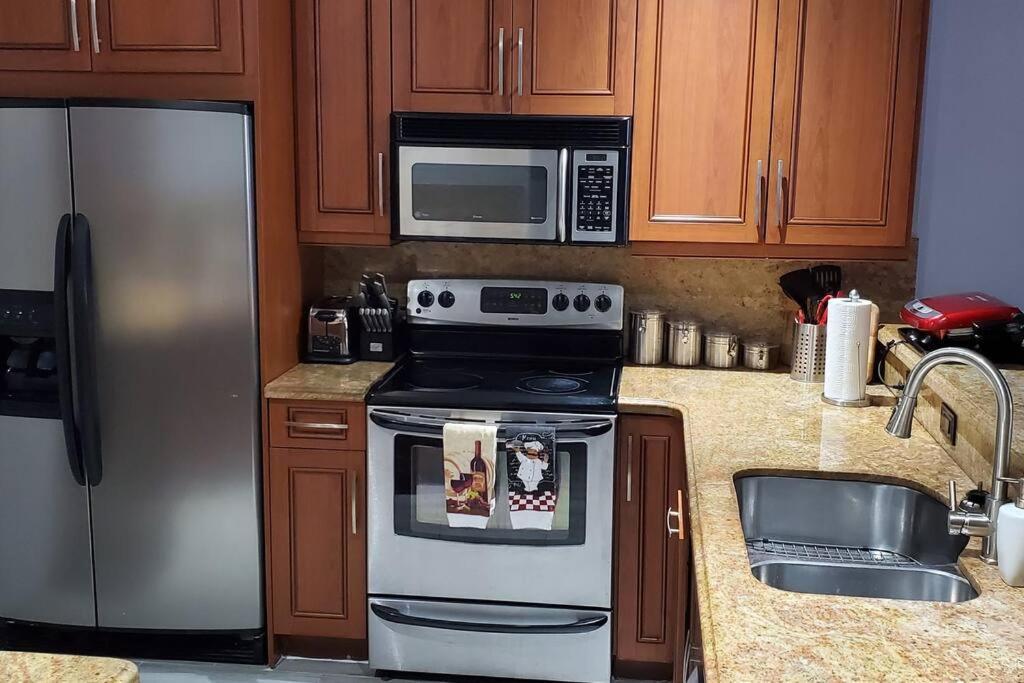 Fully Furnished, Beautiful, Spacious Two Bedroom Condo Lauderhill Kültér fotó