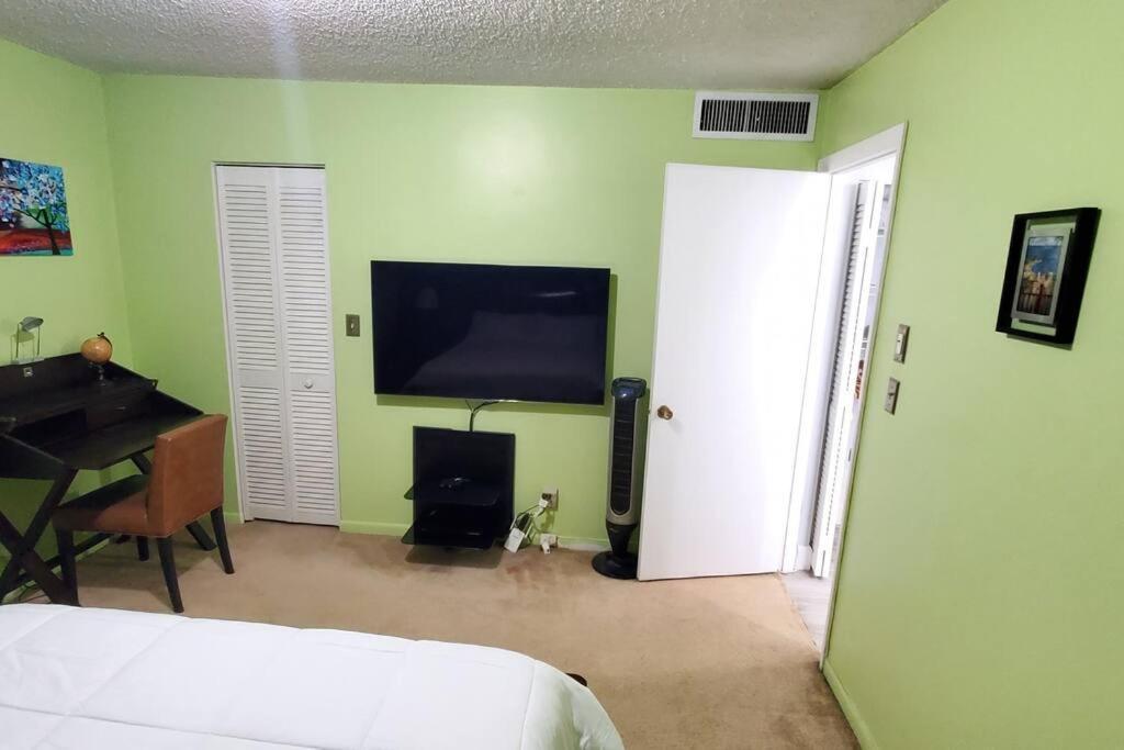 Fully Furnished, Beautiful, Spacious Two Bedroom Condo Lauderhill Kültér fotó