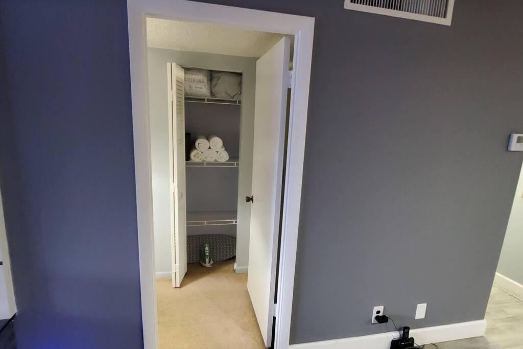Fully Furnished, Beautiful, Spacious Two Bedroom Condo Lauderhill Kültér fotó