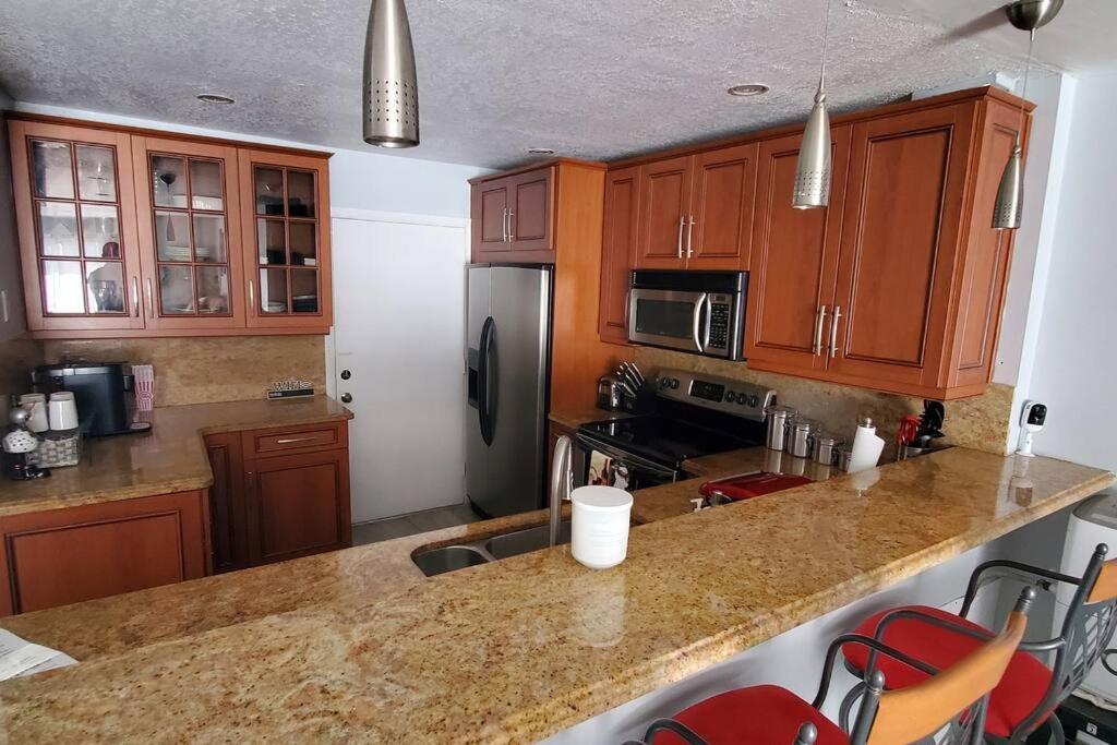 Fully Furnished, Beautiful, Spacious Two Bedroom Condo Lauderhill Kültér fotó