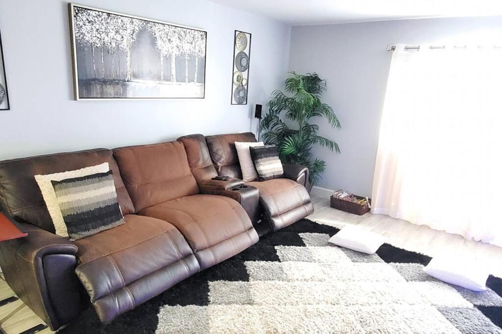 Fully Furnished, Beautiful, Spacious Two Bedroom Condo Lauderhill Kültér fotó
