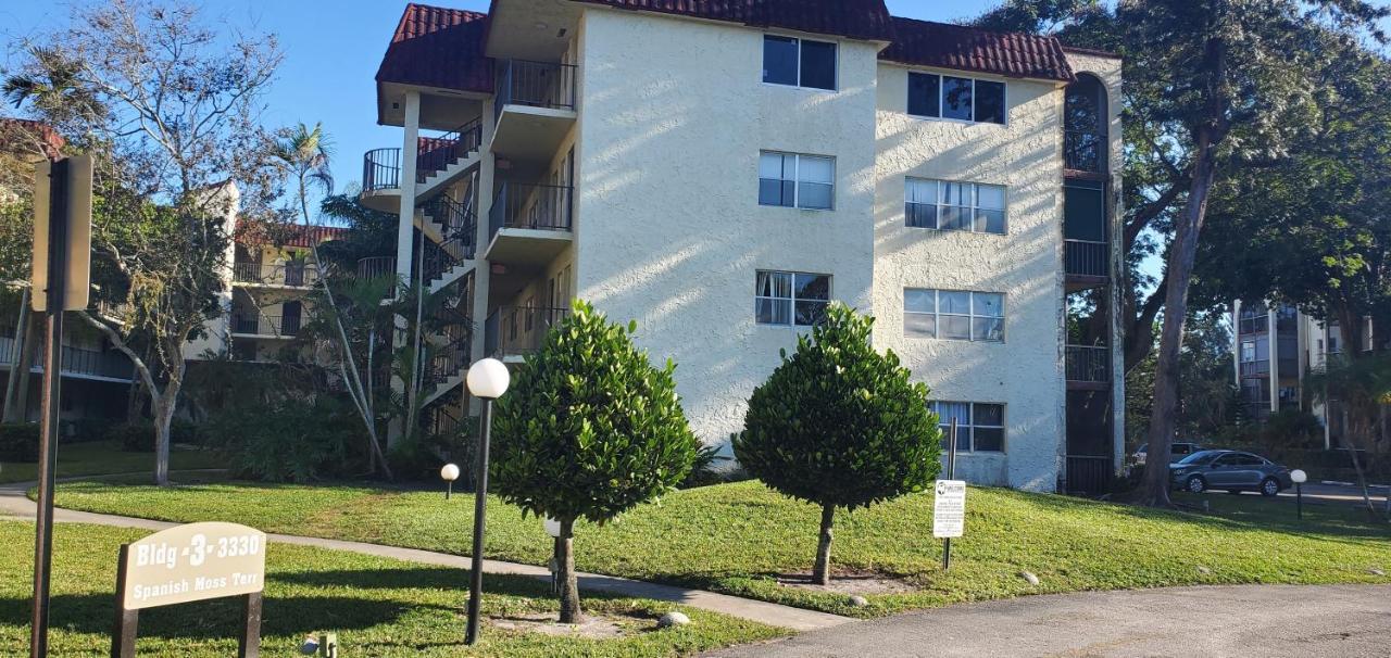 Fully Furnished, Beautiful, Spacious Two Bedroom Condo Lauderhill Kültér fotó